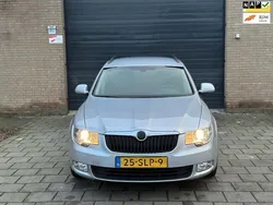 Grijs Gebruikt 2011 Skoda Superb Comfort Stationwagen | € 4.250 (Eerlijke prijs)
