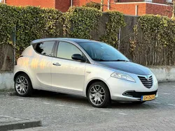 Zilver Gebruikt 2011 Lancia Ypsilon Platinum Hatchback | € 4.450 (Eerlijke prijs)