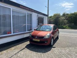 Rood Gebruikt 2006 Renault Clio II Exception Hatchback | € 1.750 (Eerlijke prijs)
