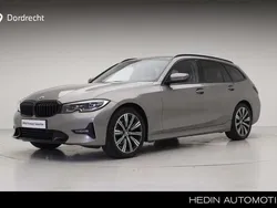 Grijs Gebruikt 2022 BMW 318 Sport Line Stationwagen | € 36.895 (Iets duurder)