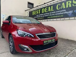Rood Gebruikt 2017 Peugeot 308 Allure Sedan | € 11.990 (Iets duurder)
