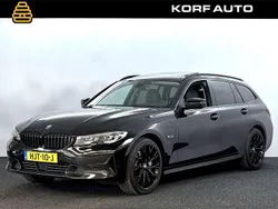 Zwart Gebruikt 2022 BMW 330e Sport Line Stationwagen | € 29.900 (Eerlijke prijs)
