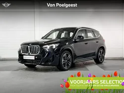 Saphirschwarz metallic (zwart metallic) Gebruikt 2023 BMW iX1 Comfort Edition SUV | € 45.900 (Eerlijke prijs)