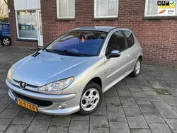 Grijs Gebruikt 2003 Peugeot 206 Quiksilver Hatchback | € 999 (Eerlijke prijs)