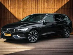 Zwart Gebruikt 2023 Volvo V60 Plus Stationwagen | € 43.900 (Eerlijke prijs)