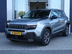 Grijs, metallic lak Gebruikt 2023 Jeep Avenger EV Longitude SUV | € 27.900 (Eerlijke prijs)