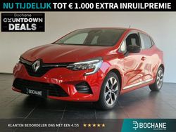 Rood Gebruikt 2023 Renault Clio V Evolution Hatchback | € 18.535 (Eerlijke prijs)