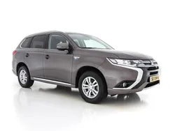 Granite brown (bruin metallic) Gebruikt 2018 Mitsubishi Outlander P-HEV Stationwagen | € 17.445 (Eerlijke prijs)