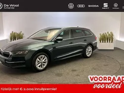 Groen Nieuw 2025 Skoda Octavia Business Line Stationwagen | € 45.990 (Eerlijke prijs)