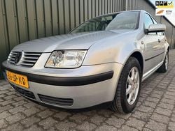 Grijs Gebruikt 2002 VW Bora Sportline Sedan | € 2.399 (Eerlijke prijs)