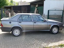 Grijs Gebruikt 1990 Alfa Romeo 75 Sedan | € 12.450