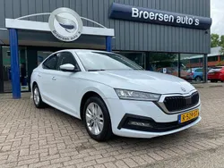 Wit Gebruikt 2021 Skoda Octavia Ambition Hatchback | € 19.745 (Eerlijke prijs)