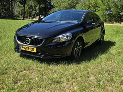 Zwart Gebruikt 2017 Volvo V40 Momentum Stationwagen | € 11.999 (Super prijs)