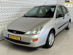 Grijs Gebruikt 2000 Ford Focus Hatchback | € 1.999 (Duur)