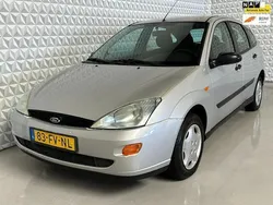 Grijs Gebruikt 2000 Ford Focus Hatchback | € 1.999 (Iets duurder)
