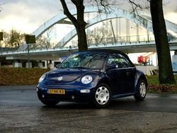 Blauw (metallic) Gebruikt 2003 VW Beetle Trendline Cabriolet | € 4.950 (Goede deal)