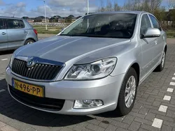 Grijs Gebruikt 2009 Skoda Octavia Elegance Sedan | € 5.300 (Eerlijke prijs)