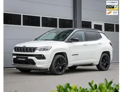 Wit, metallic lak Gebruikt 2022 Jeep Compass SUV | € 23.950 (Goede deal)