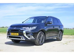 Zwart Gebruikt 2021 Mitsubishi Outlander Intense+ SUV | € 25.750 (Eerlijke prijs)