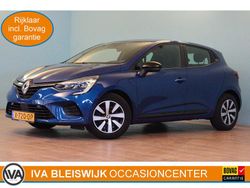 Blauw (metallic) Gebruikt 2023 Renault Clio V Equilibre Hatchback | € 15.399 (Eerlijke prijs)