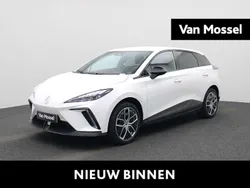 Wit Gebruikt 2023 MG MG4 EV Luxury Hatchback | € 23.995 (Eerlijke prijs)