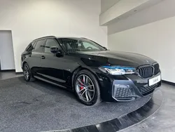 Zwart, metallic lak Gebruikt 2023 BMW 530 Comfort Edition Stationwagen | € 44.950 (Goede deal)