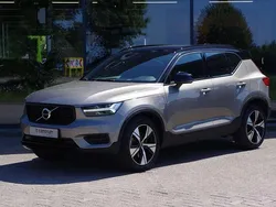 Grijs, metallic lak Gebruikt 2022 Volvo XC40 R-Design SUV | € 31.950 (Eerlijke prijs)