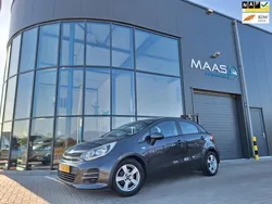 Grijs Gebruikt 2015 Kia Rio Comfort Hatchback | € 7.999 (Eerlijke prijs)