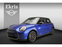Blazing blue Gebruikt 2025 Mini Cooper Hatchback | € 38.900