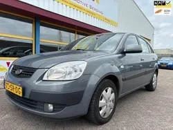 Grijs, metallic lak Gebruikt 2006 Kia Rio 2 Hatchback | € 1.999 (Goede deal)