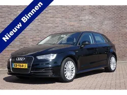 Zwart Gebruikt 2015 Audi A3 Sportback Attraction Hatchback | € 11.950 (Eerlijke prijs)