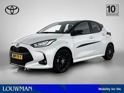 Pearl white met zwart (licht wit parelmoer) Gebruikt 2022 Toyota Yaris Executive Hatchback | € 23.445 (Goede deal)