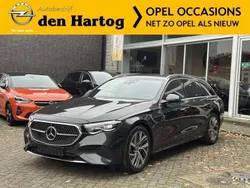 Grijs, metallic lak Gebruikt 2023 Mercedes E300 Luxury Stationwagen | € 64.950