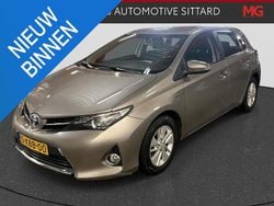 Bruin Gebruikt 2013 Toyota Auris Hybrid Hatchback | € 12.450 (Eerlijke prijs)