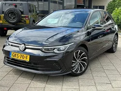 Zwart Gebruikt 2020 VW Golf VIII Style Hatchback | € 19.950 (Goede deal)