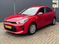 Rood Gebruikt 2017 Kia Rio Hatchback | € 9.950 (Super prijs)