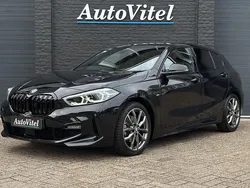 Zwart Gebruikt 2023 BMW 118 M Sport Hatchback | € 30.945 (Eerlijke prijs)