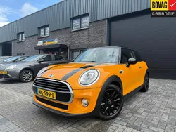 Oranje Gebruikt 2017 Mini Cooper Business Hatchback | € 13.950 (Super prijs)