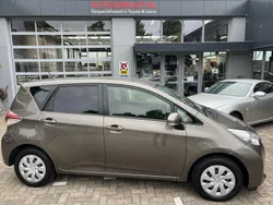 Bruin Gebruikt 2015 Toyota Verso-S MPV | € 16.950 (Duur)