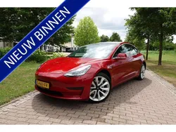 Rood Gebruikt 2019 Tesla Model 3 Standard Range Sedan | € 19.500 (Eerlijke prijs)