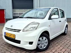 Wit, andere lak Gebruikt 2008 Daihatsu Sirion Hatchback | € 1.895 (Eerlijke prijs)