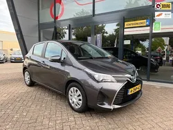 Grijs Gebruikt 2015 Toyota Yaris Hatchback | € 15.000 (Eerlijke prijs)