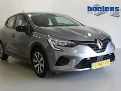 Grijs Gebruikt 2023 Renault Clio V Equilibre Hatchback | € 15.349 (Goede deal)