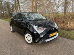 Zwart Gebruikt 2020 Toyota Aygo X-play Hatchback | € 10.650 (Eerlijke prijs)