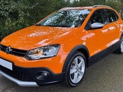 Oranje Gebruikt 2014 VW Polo Cross Hatchback | € 7.795 (Eerlijke prijs)