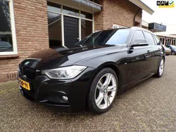 Zwart, metallic lak Gebruikt 2013 BMW 320 Executive Stationwagen | € 14.950 (Duur)