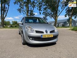 Grijs Gebruikt 2009 Renault Clio R.S. Collection Hatchback | € 3.499 (Eerlijke prijs)