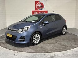 Blauw Gebruikt 2016 Kia Rio Hatchback | € 8.950 (Eerlijke prijs)