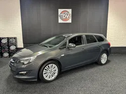 Grijs, metallic lak Gebruikt 2016 Opel Astra Edition Stationwagen | € 8.945 (Eerlijke prijs)