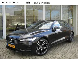 Zwart Gebruikt 2022 Volvo S60 R-Design Sedan | € 36.950 (Eerlijke prijs)